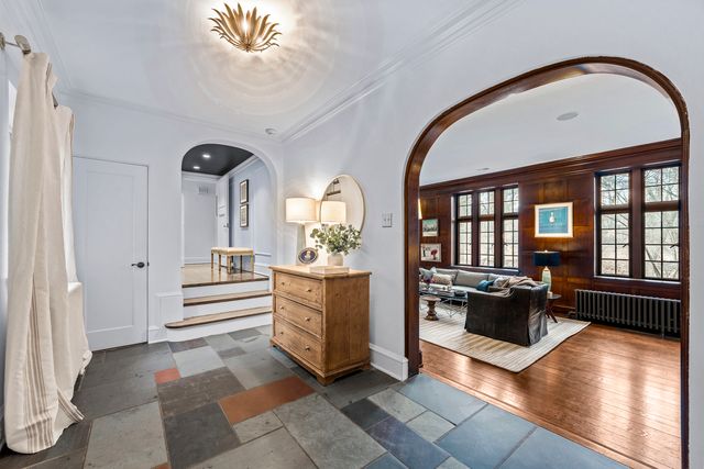 331 E Witchwood Lane, Lake Bluff, IL 60044