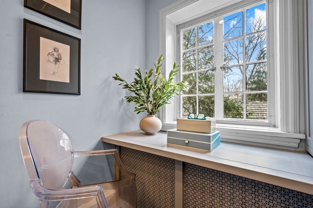 331 E Witchwood Lane, Lake Bluff, IL 60044