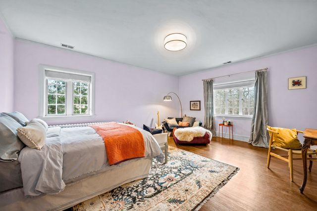 331 E Witchwood Lane, Lake Bluff, IL 60044