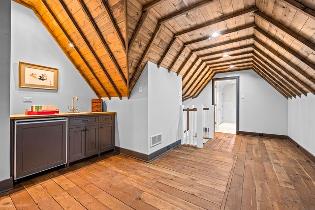 331 E Witchwood Lane, Lake Bluff, IL 60044