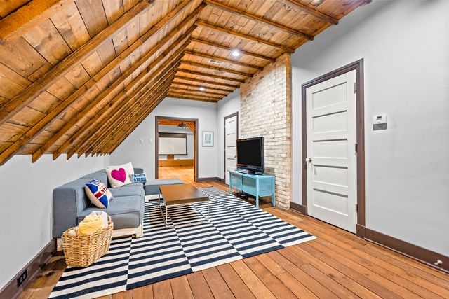 331 E Witchwood Lane, Lake Bluff, IL 60044