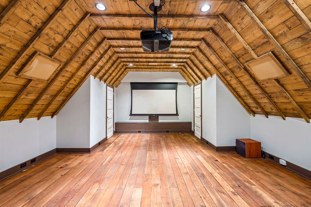 331 E Witchwood Lane, Lake Bluff, IL 60044