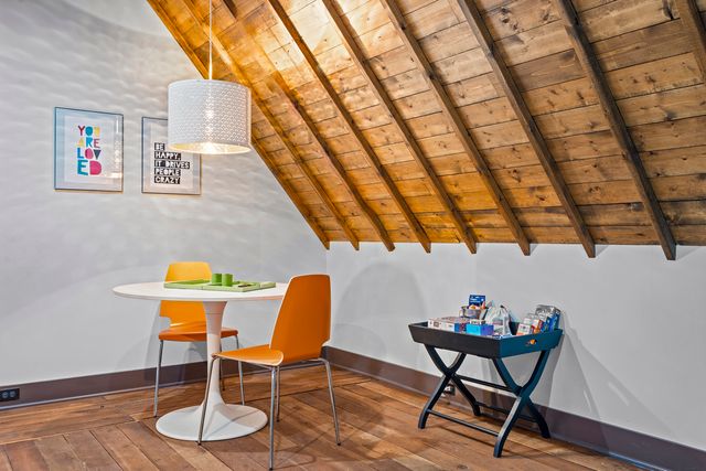 331 E Witchwood Lane, Lake Bluff, IL 60044