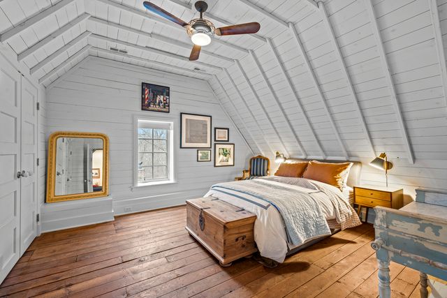 331 E Witchwood Lane, Lake Bluff, IL 60044