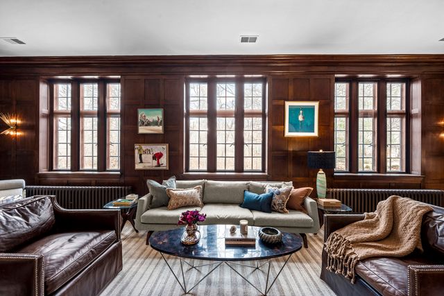 331 E Witchwood Lane, Lake Bluff, IL 60044