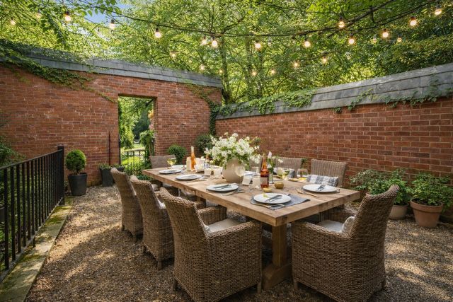 331 E Witchwood Lane, Lake Bluff, IL 60044