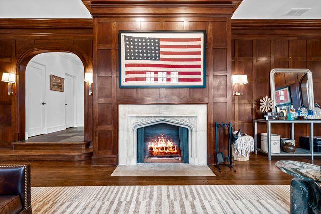 331 E Witchwood Lane, Lake Bluff, IL 60044