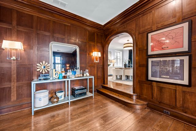 331 E Witchwood Lane, Lake Bluff, IL 60044