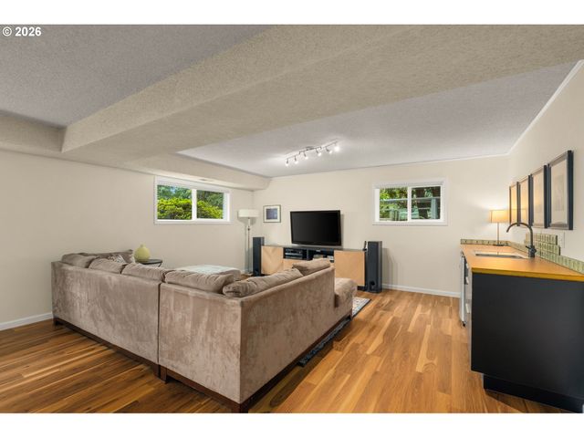 10525 Sw 42ND Ave, Portland, OR 97219