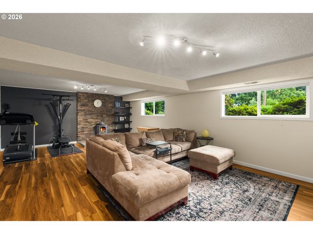 10525 Sw 42ND Ave, Portland, OR 97219