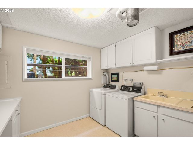 10525 Sw 42ND Ave, Portland, OR 97219
