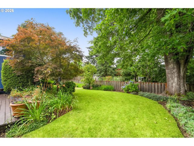 10525 Sw 42ND Ave, Portland, OR 97219