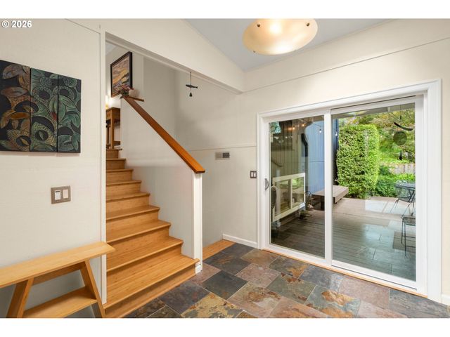 10525 Sw 42ND Ave, Portland, OR 97219