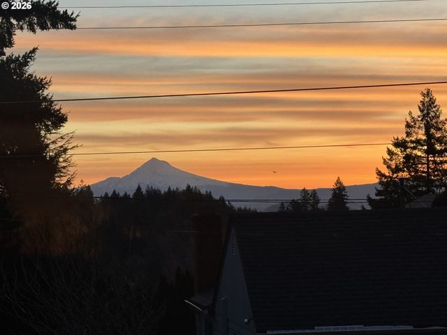 10525 Sw 42ND Ave, Portland, OR 97219
