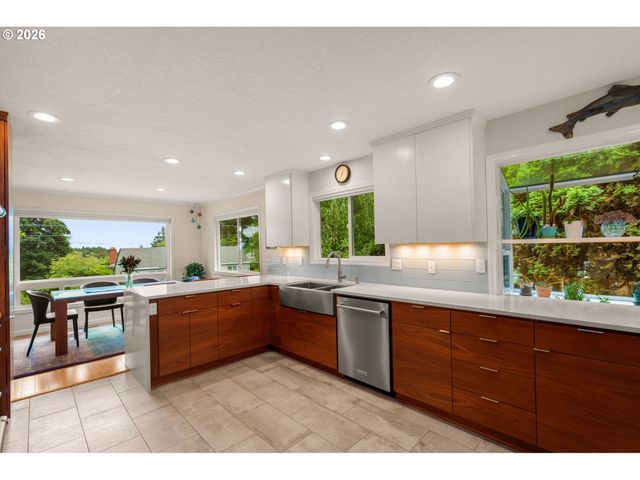 10525 Sw 42ND Ave, Portland, OR 97219