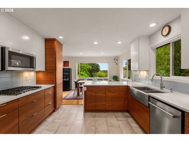 10525 Sw 42ND Ave, Portland, OR 97219