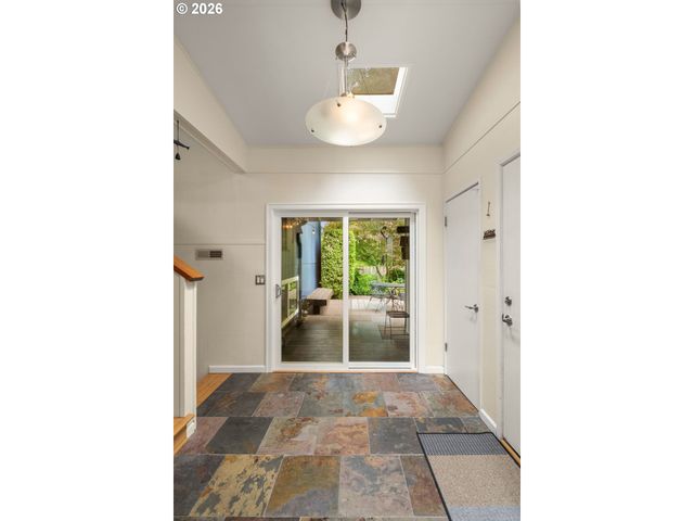 10525 Sw 42ND Ave, Portland, OR 97219