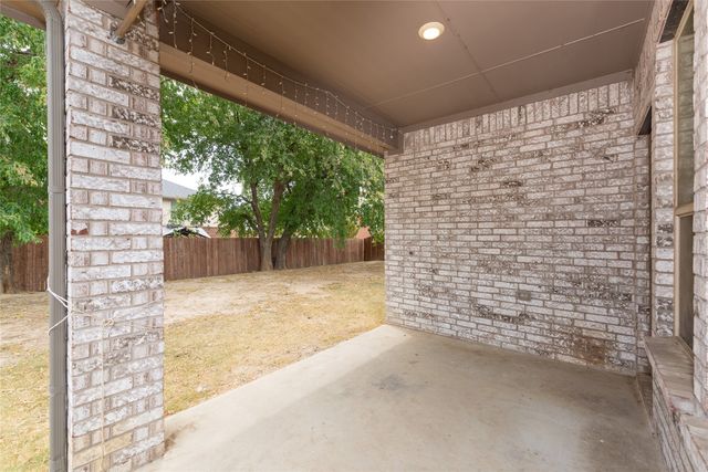 517 Redding Drive, Saginaw, TX 76131