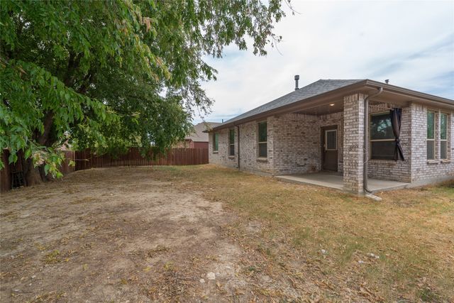 517 Redding Drive, Saginaw, TX 76131