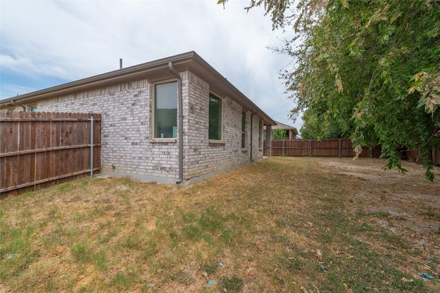 517 Redding Drive, Saginaw, TX 76131