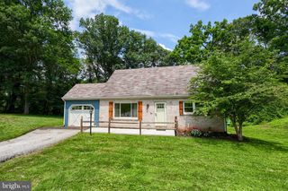 35 LOCUST CIR, Etters, PA 17319