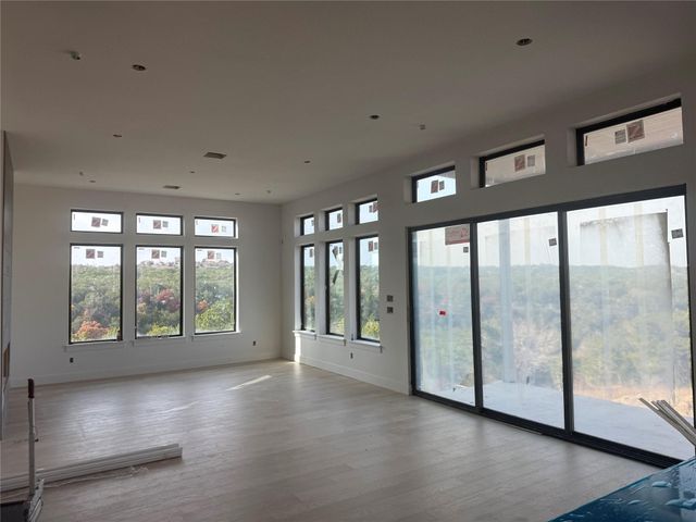 19233 Hopper LN, Austin, TX 78738