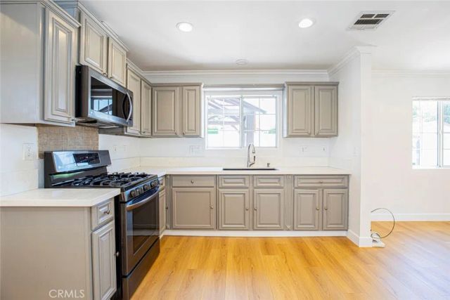 10531 Greenburn Avenue, Sunland, CA 91040