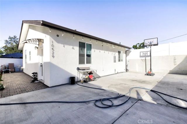 10531 Greenburn Avenue, Sunland, CA 91040