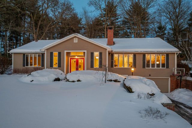 18 Robin Drive, Hudson, NH 03051