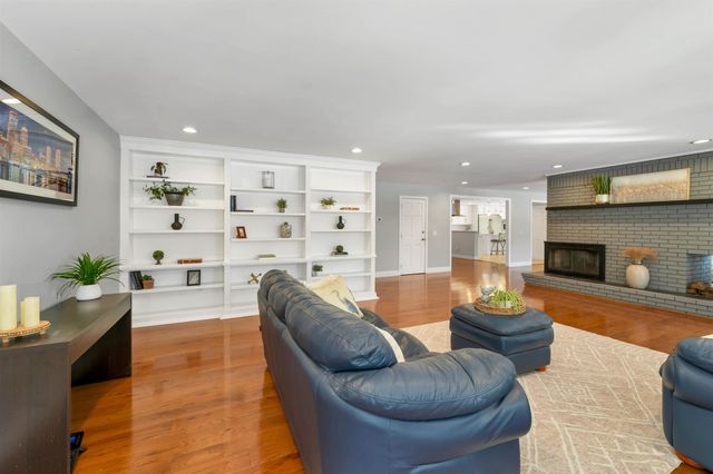 18 Robin Drive, Hudson, NH 03051