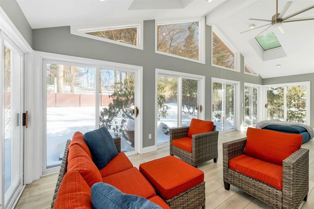 18 Robin Drive, Hudson, NH 03051