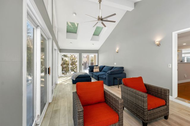 18 Robin Drive, Hudson, NH 03051