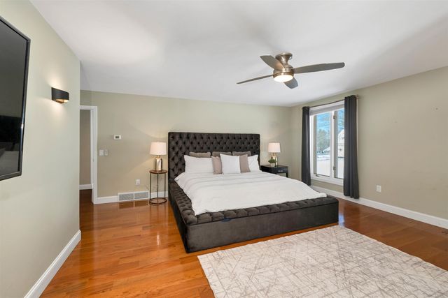 18 Robin Drive, Hudson, NH 03051