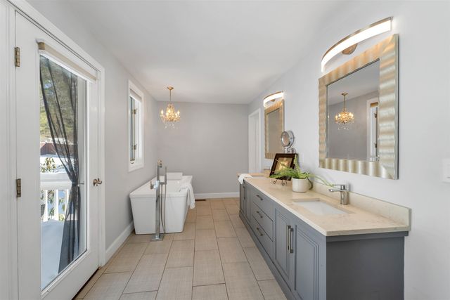 18 Robin Drive, Hudson, NH 03051