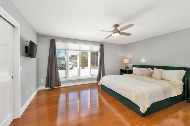 18 Robin Drive, Hudson, NH 03051