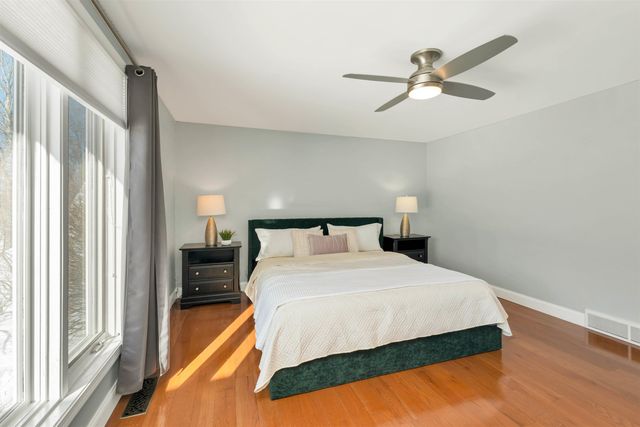 18 Robin Drive, Hudson, NH 03051