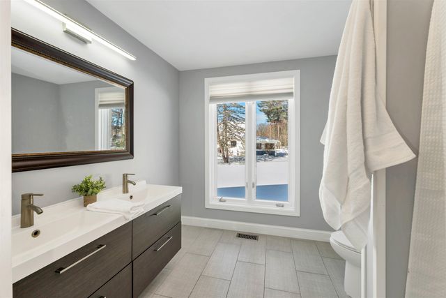 18 Robin Drive, Hudson, NH 03051