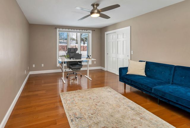 18 Robin Drive, Hudson, NH 03051