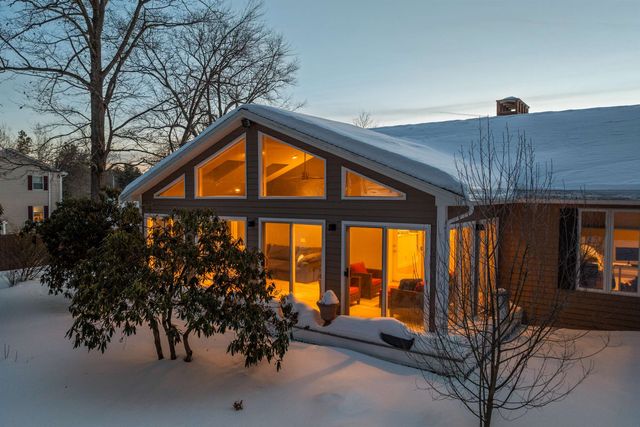 18 Robin Drive, Hudson, NH 03051