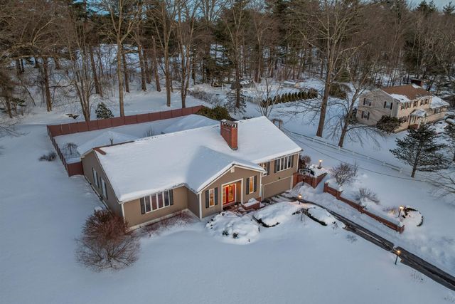 18 Robin Drive, Hudson, NH 03051