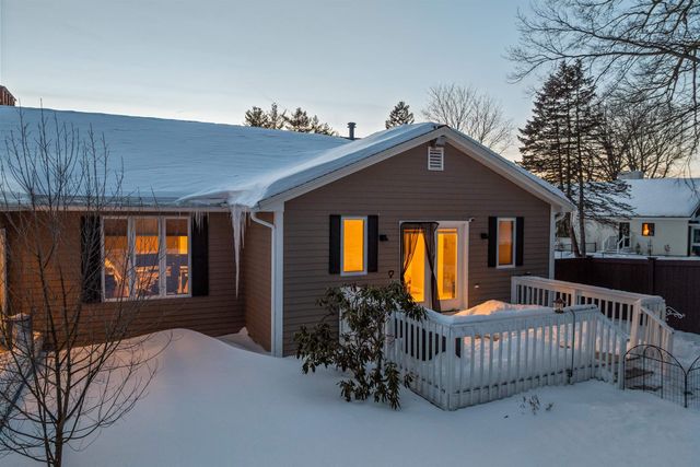 18 Robin Drive, Hudson, NH 03051