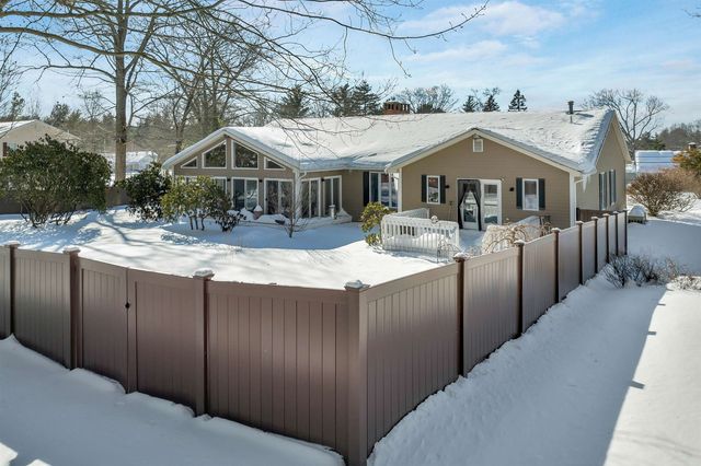 18 Robin Drive, Hudson, NH 03051
