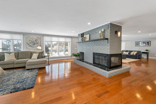 18 Robin Drive, Hudson, NH 03051