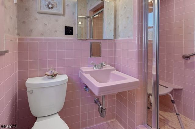 117 Yantacaw Brook Rd, Montclair Twp., NJ 07043