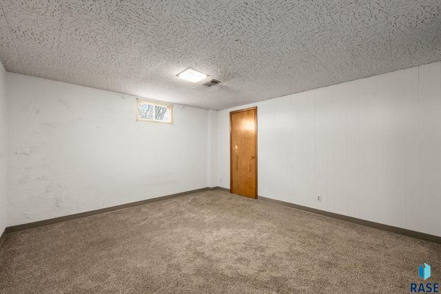 3005 Western Ave Avenue, Sioux Falls, SD 47105