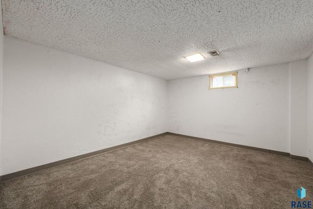 3005 Western Ave Avenue, Sioux Falls, SD 47105