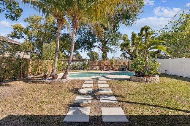 805 N LINCOLN AVENUE, Tampa, FL 33609