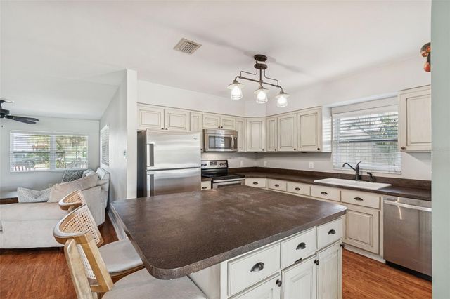 805 N LINCOLN AVENUE, Tampa, FL 33609