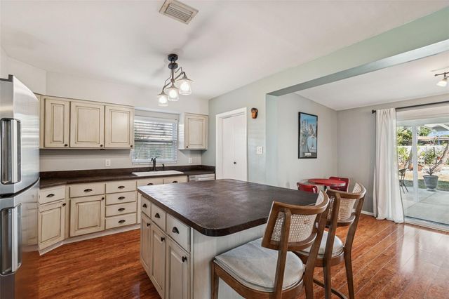 805 N LINCOLN AVENUE, Tampa, FL 33609