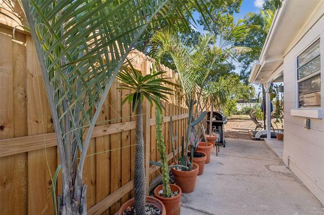 805 N LINCOLN AVENUE, Tampa, FL 33609